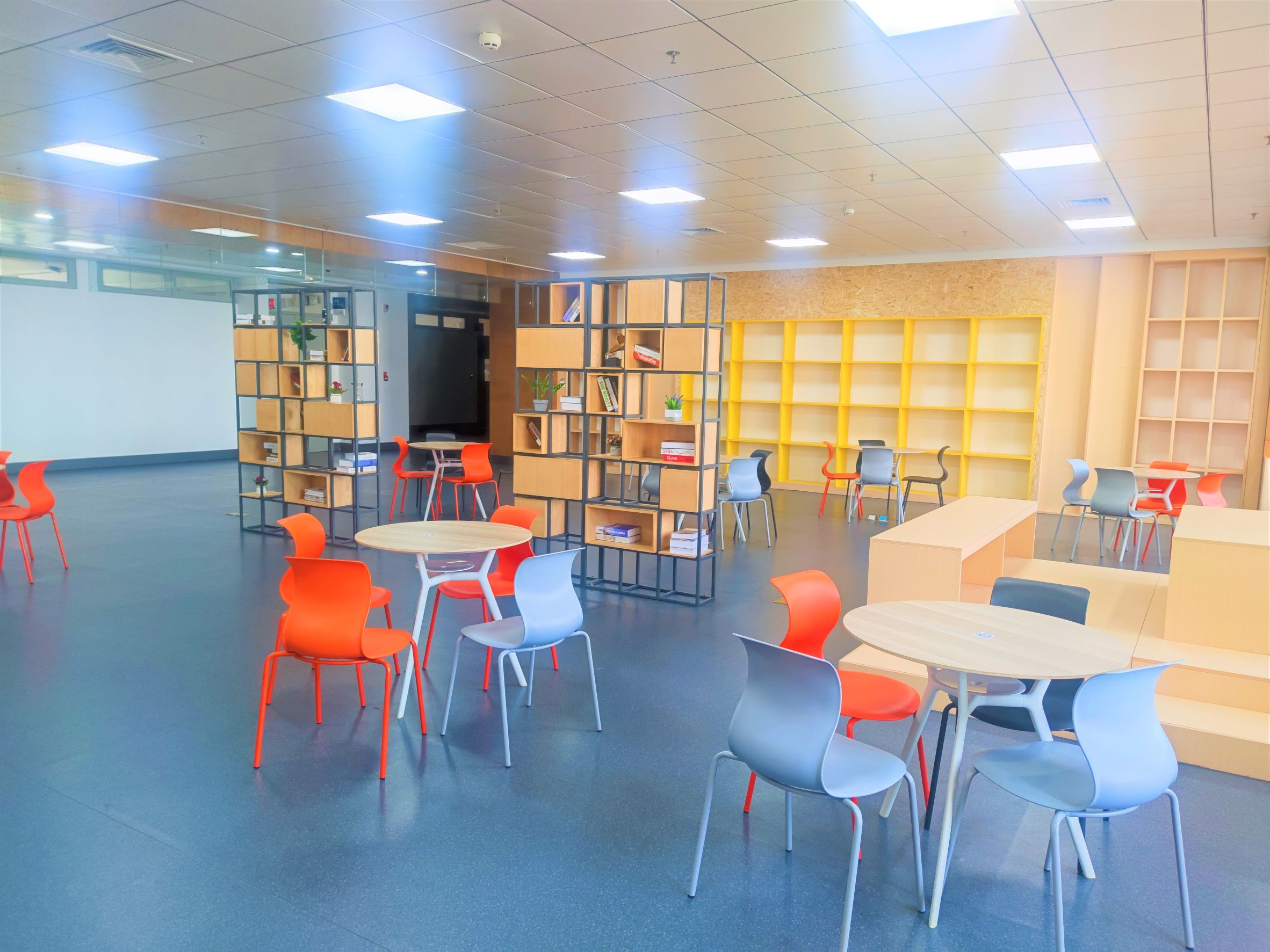 哈尔滨（深圳）工业大学展示家具